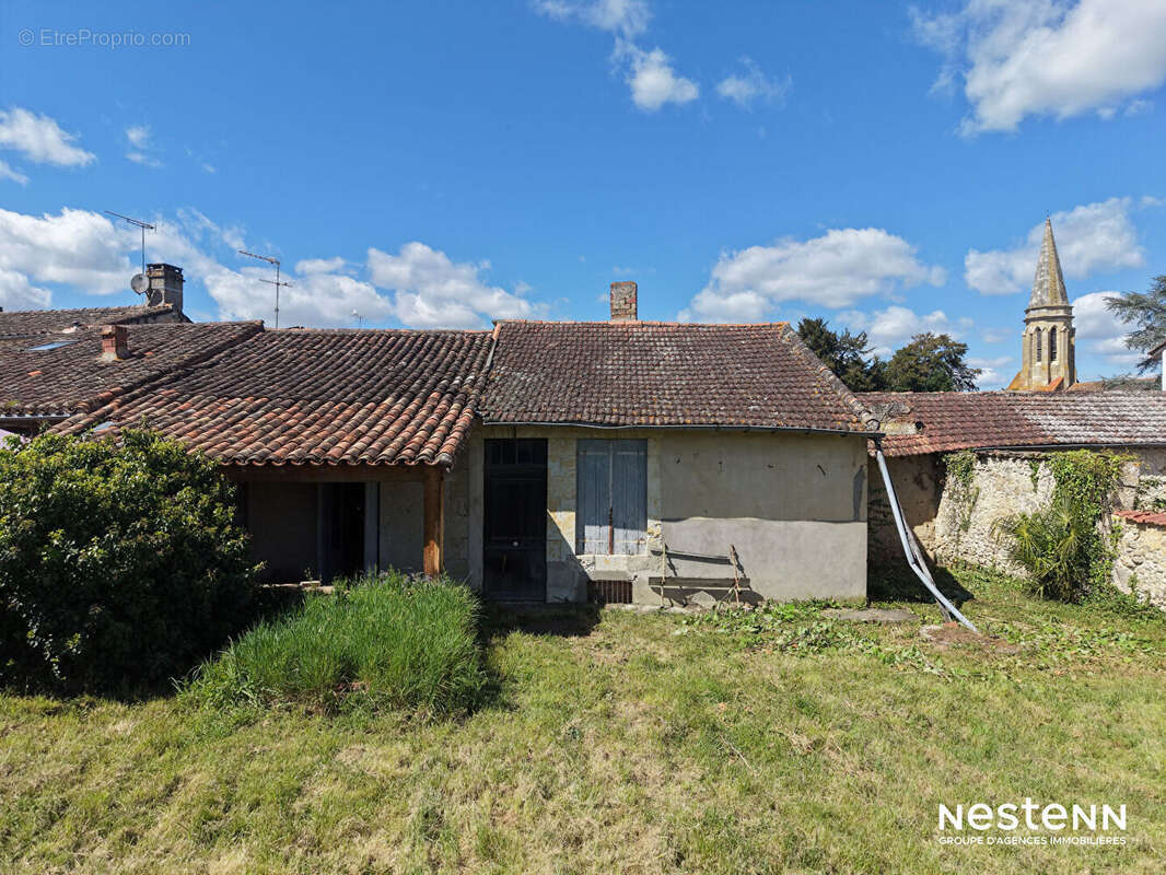 A Vendre Ensemble immobilier en pierre à rénover de 182 m² avec garage de 88 m² - photo 4