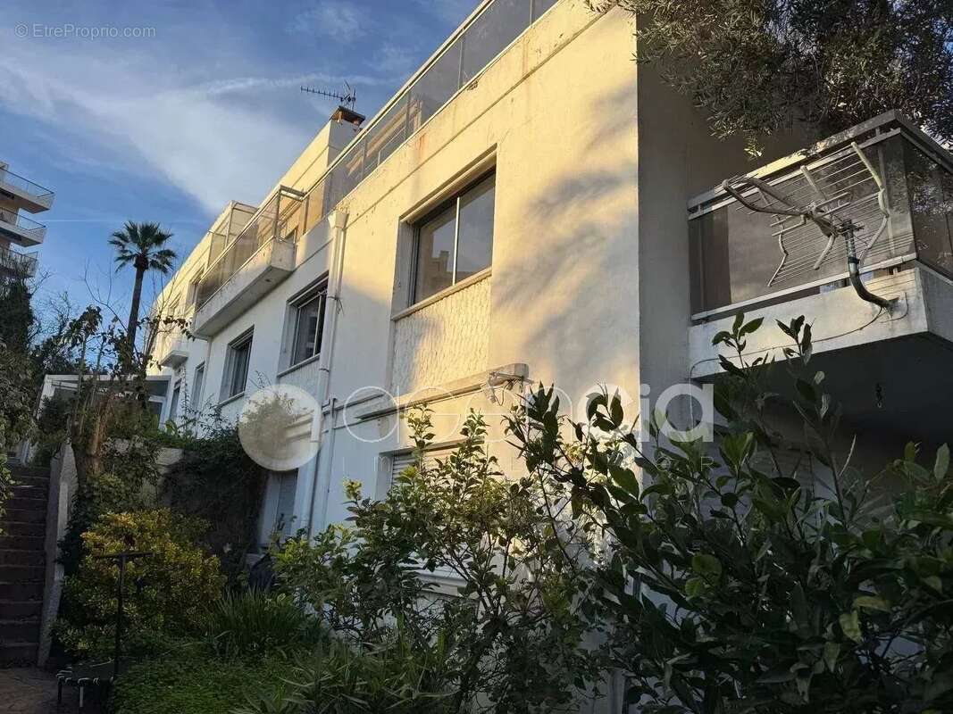Cannes – Montrose  Spacieuse Villa de 303 m² avec Piscine et Appartement Indépendant - photo 2
