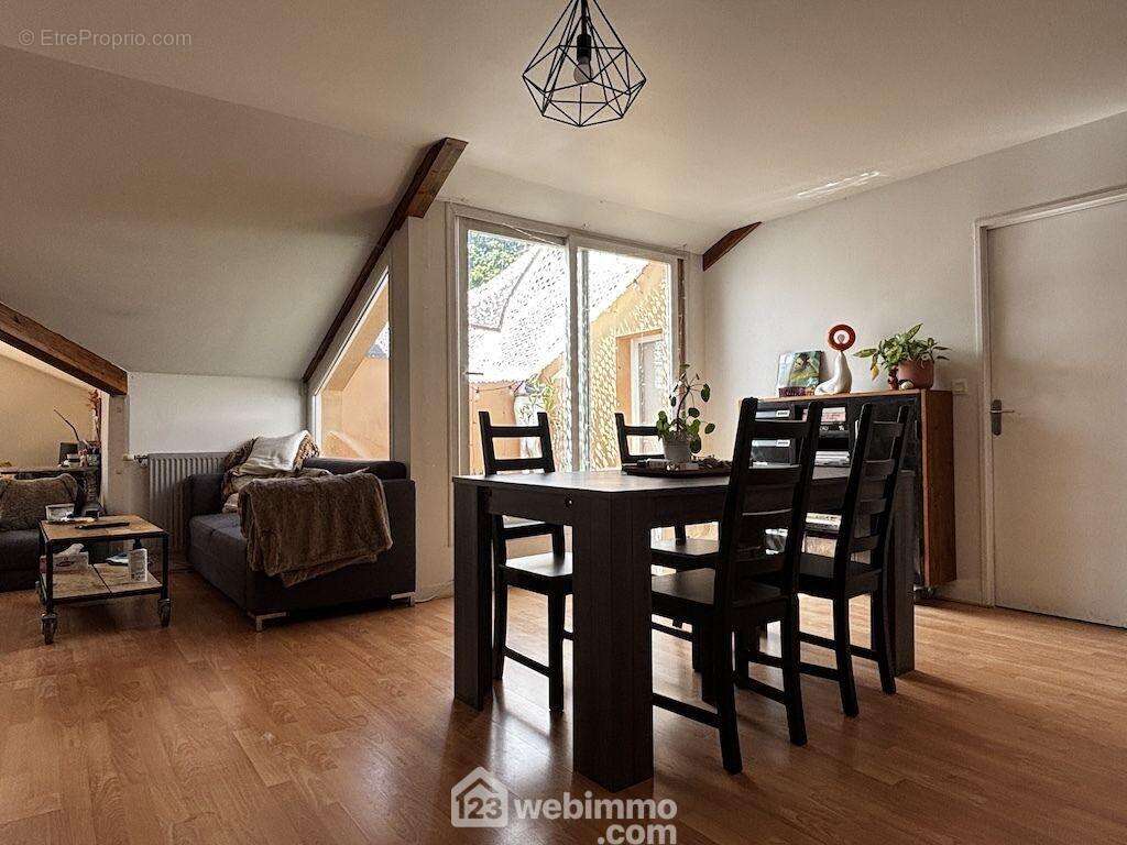 En 'L', l'aménagement est modulable : Salon / Salle à manger ou ...