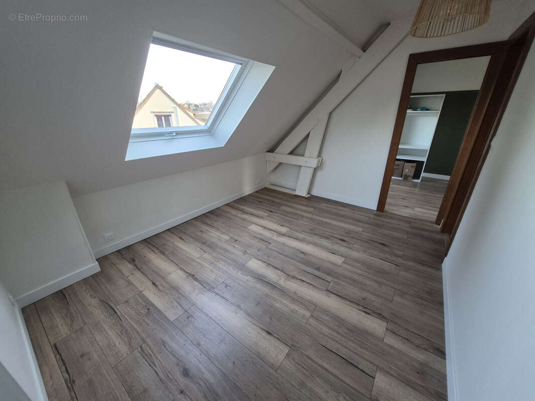 Maison à MAURECOURT