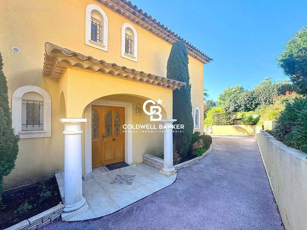 Maison à LES ISSAMBRES