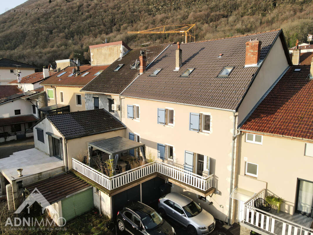 Maison à COLLONGES