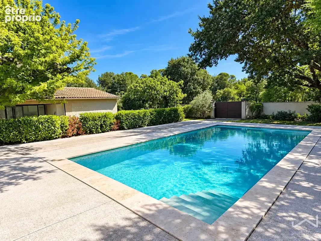 Nathalie Sinad vous présente à Uchaux cette propriété d'environ 201 m2 au total, avec piscine, studio et appar - photo 3