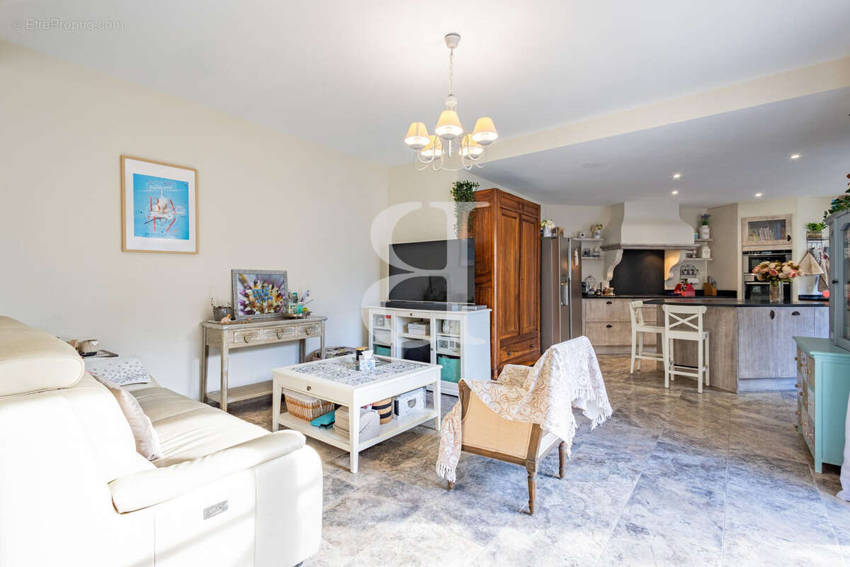 Maison 148 m² à L'isle-Sur-La-Sorgue  - photo 9