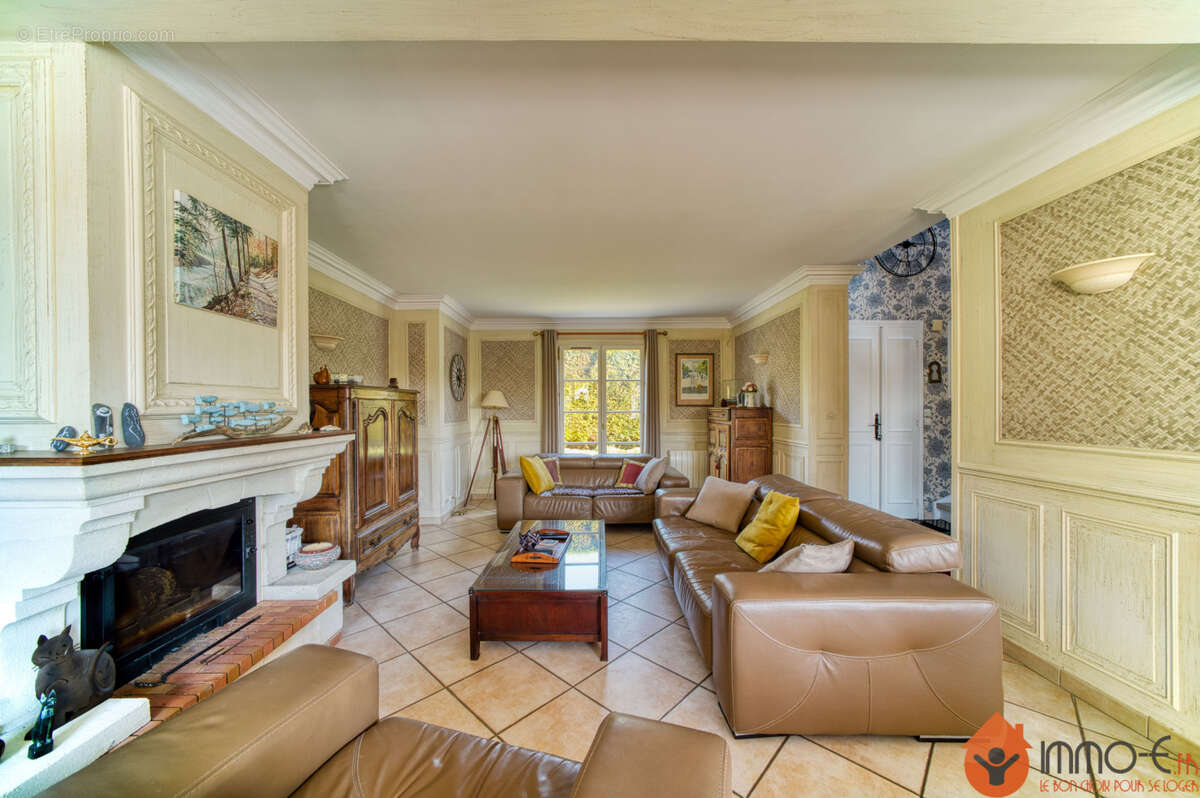 Maison à CONDE-SAINTE-LIBIAIRE