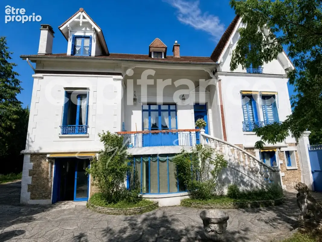Mantes-la-Jolie – Demeure de caractère de 380 m², 14 pièces, jardin et garage - photo 18
