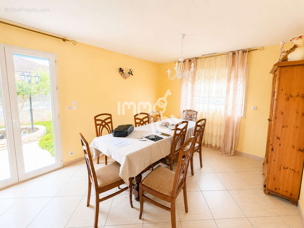 Spacieuse maison T6 avec un beau terrain de 820 m2 - photo 3
