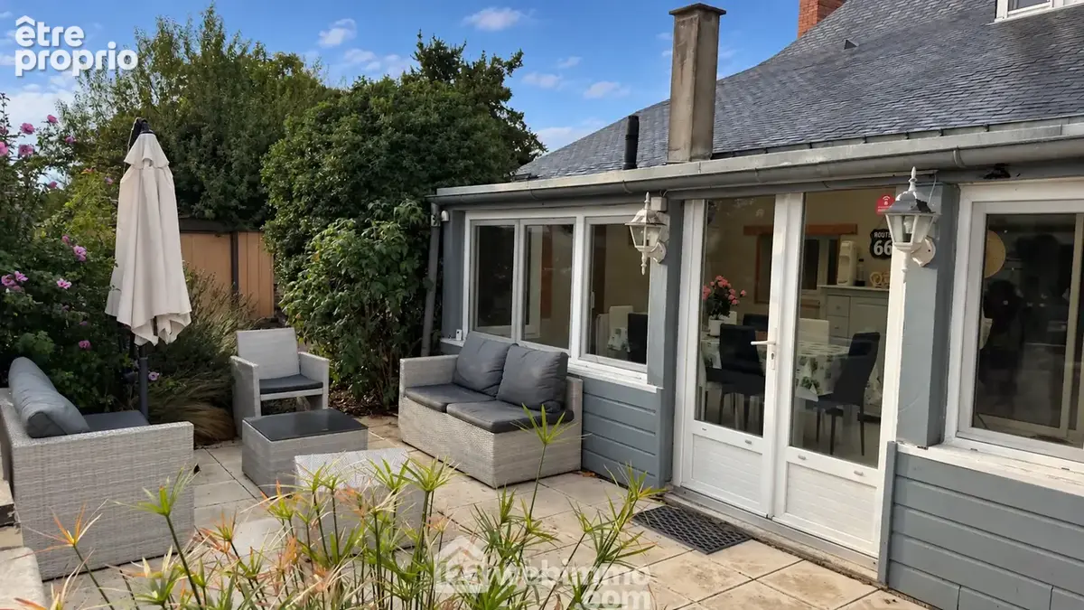 ... avec accès à la terrasse.