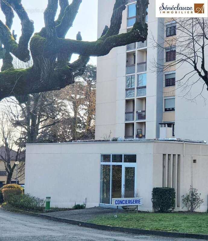 Appartement à SAINT-GENIS-LAVAL