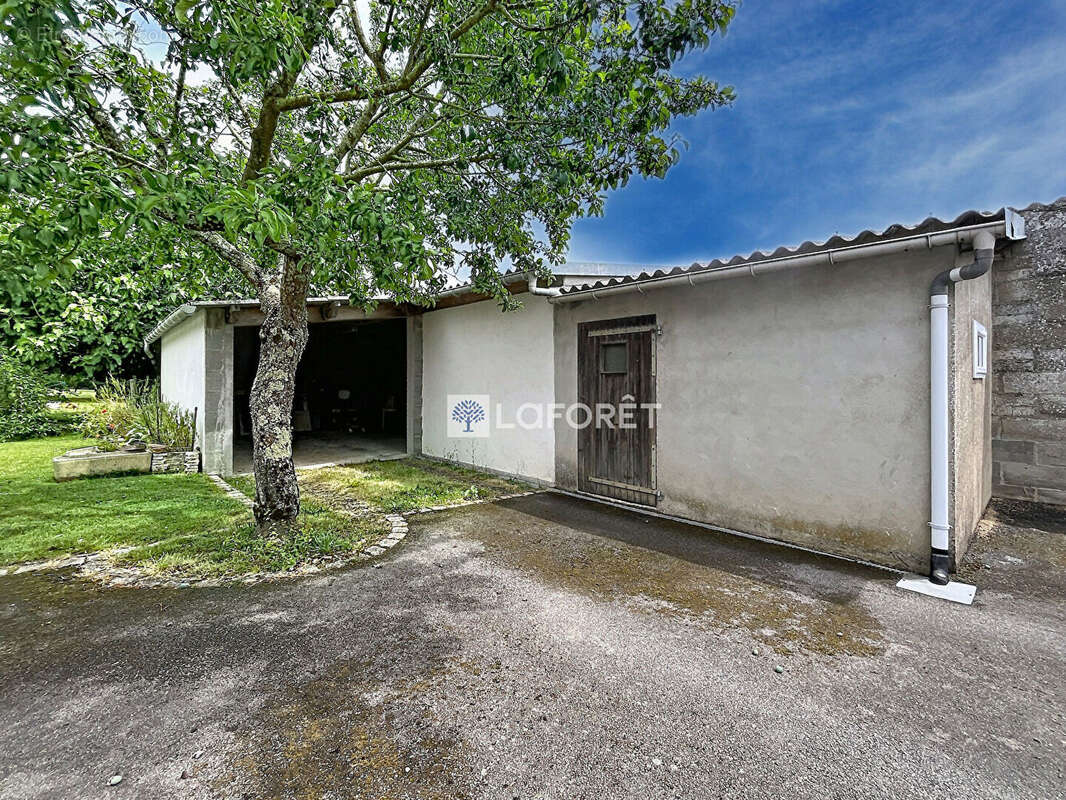 Maison Vasles 6 pièce(s) 135 m2 dépendances jardin - photo 4