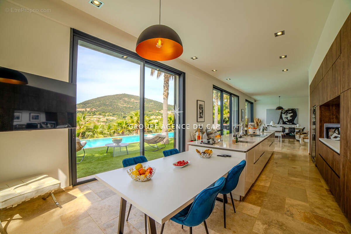 Villa 18 pièces avec piscine garage vue dégagée sur la colline, aux issambres - photo 7