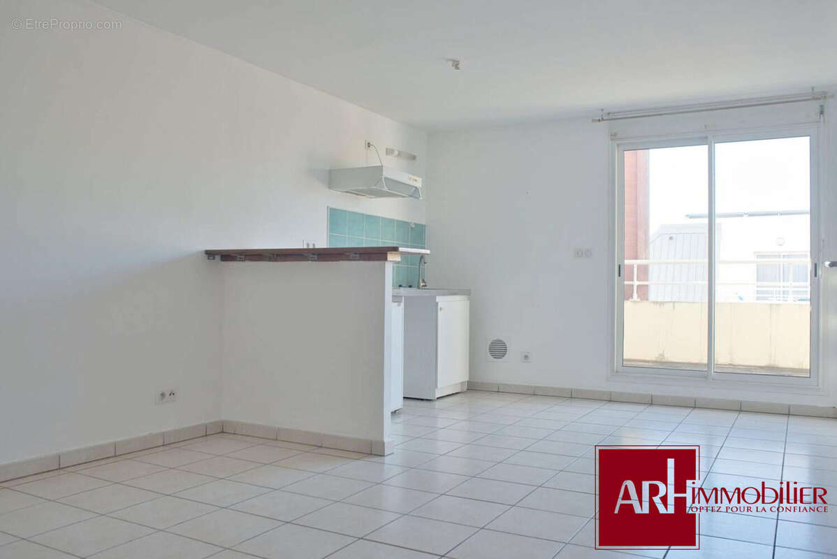 Appartement 38 m² à Saint-Denis  - photo 4