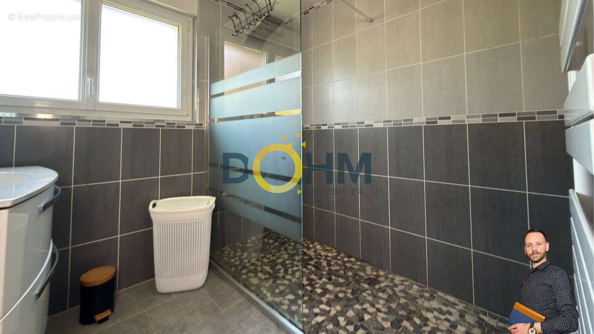 Maison semi-mitoyenne - 121m2 - 5 pièces - 4 chambres - photo 6