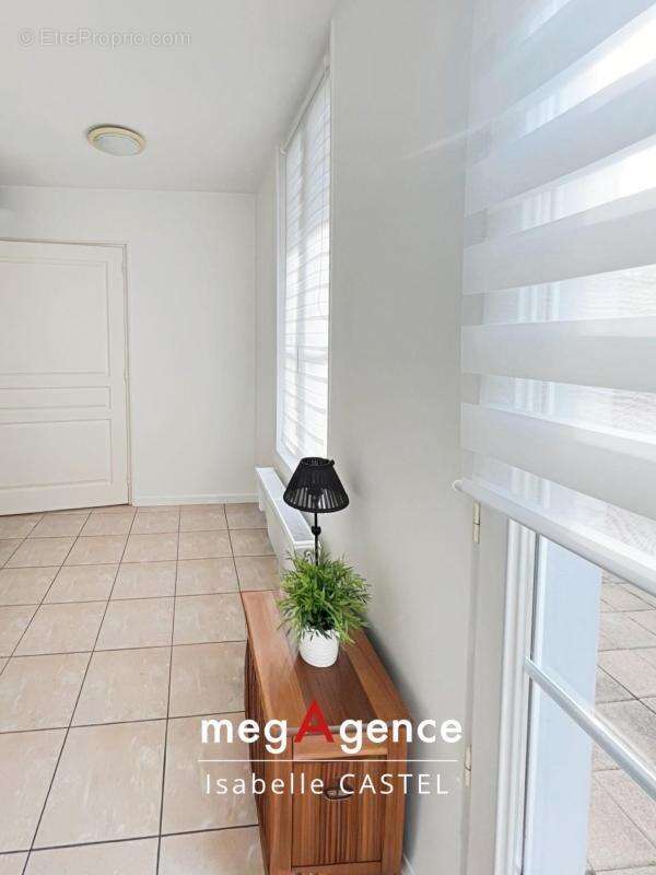 Maison Sablaise pleine de charme avec jardin et garage ! - photo 8