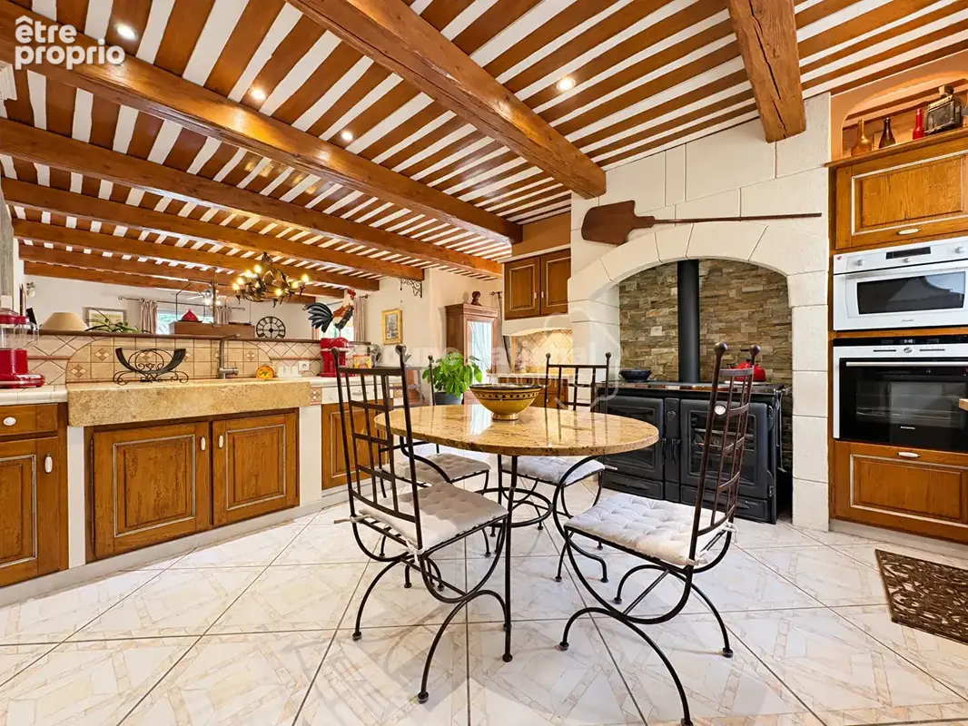 Salon-de-Provence (Bel-Air) : Propriété sur 5000 m² avec piscine - photo 5