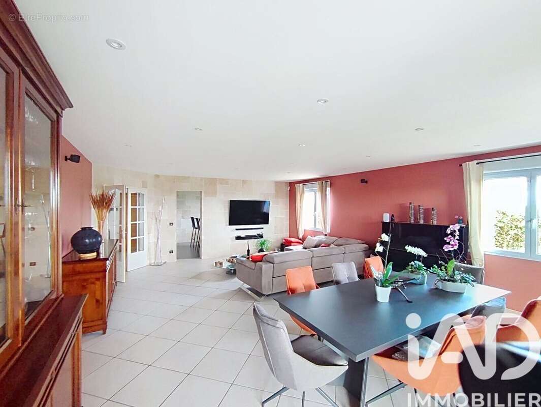Maison 220 m² à Orcemont  - photo 4