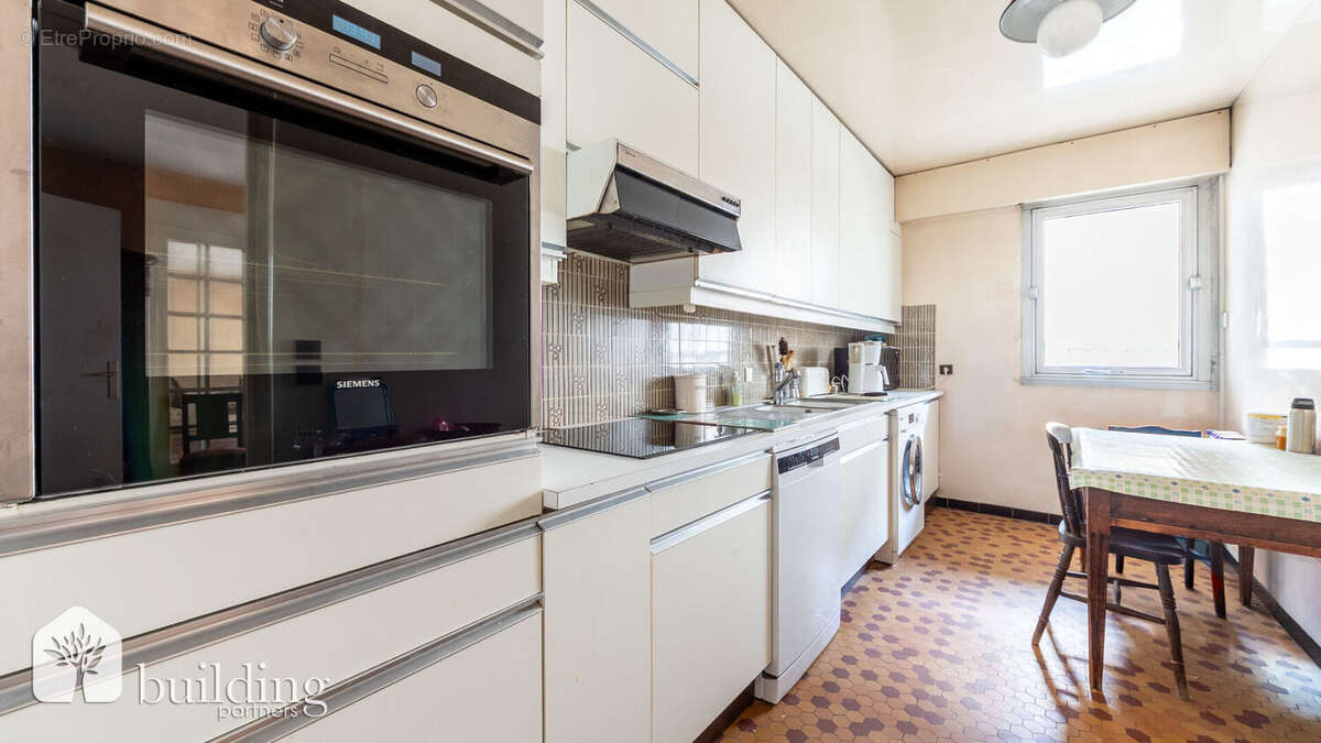 Huissiers/Poissonniers - 120m²  avec balcon - 3 chambres - photo 7