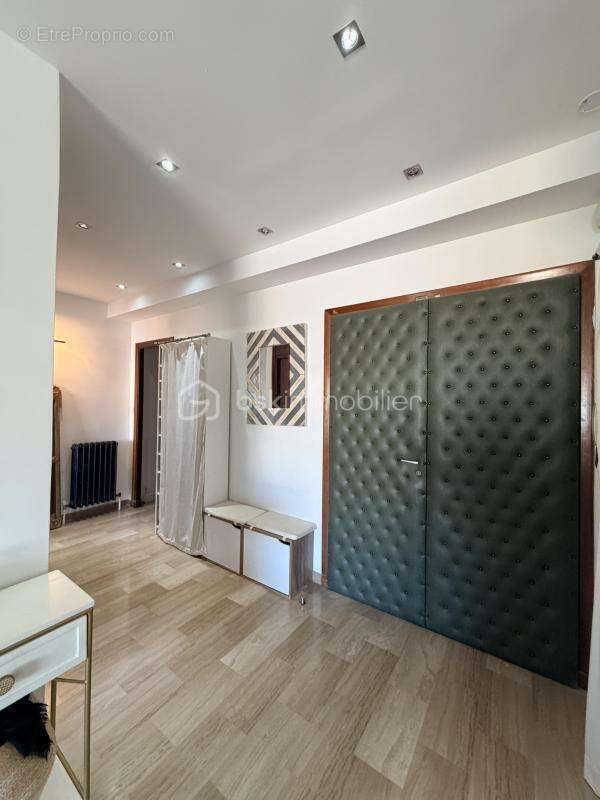 Coup de cœur Rare à la vente au Mourillon – Élégant T3 de 105 m² avec grande terrasse -  cave et garage - photo 4