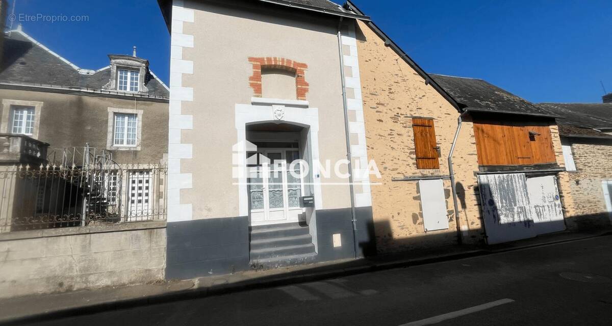 Maison à FRESNAY-SUR-SARTHE