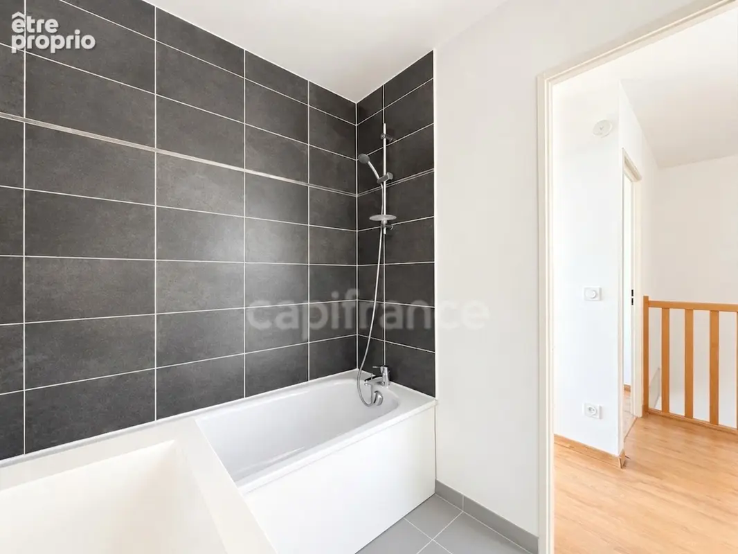 Appartement T3 en duplex avec terrasse au cœur des Bassins à flot - Bordeaux (33) - photo 8