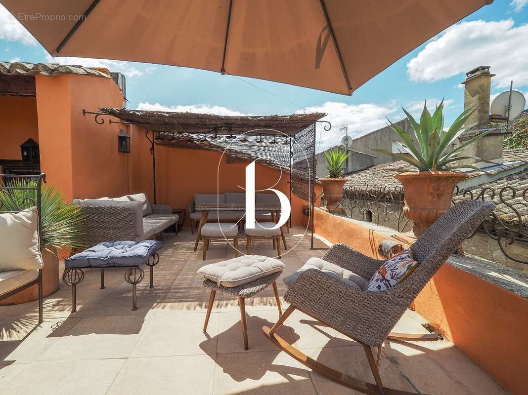 Maison à SAINT-LAURENT-DE-CARNOLS