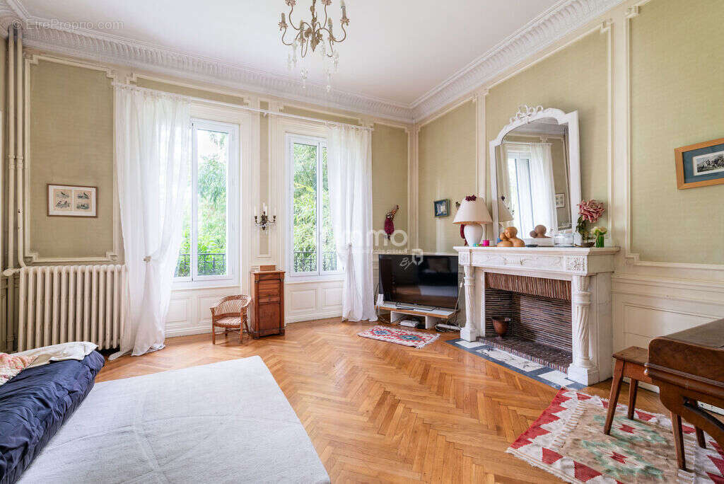 435 m² pour Coworquie  étudiante ou intergénérationnelle - photo 5