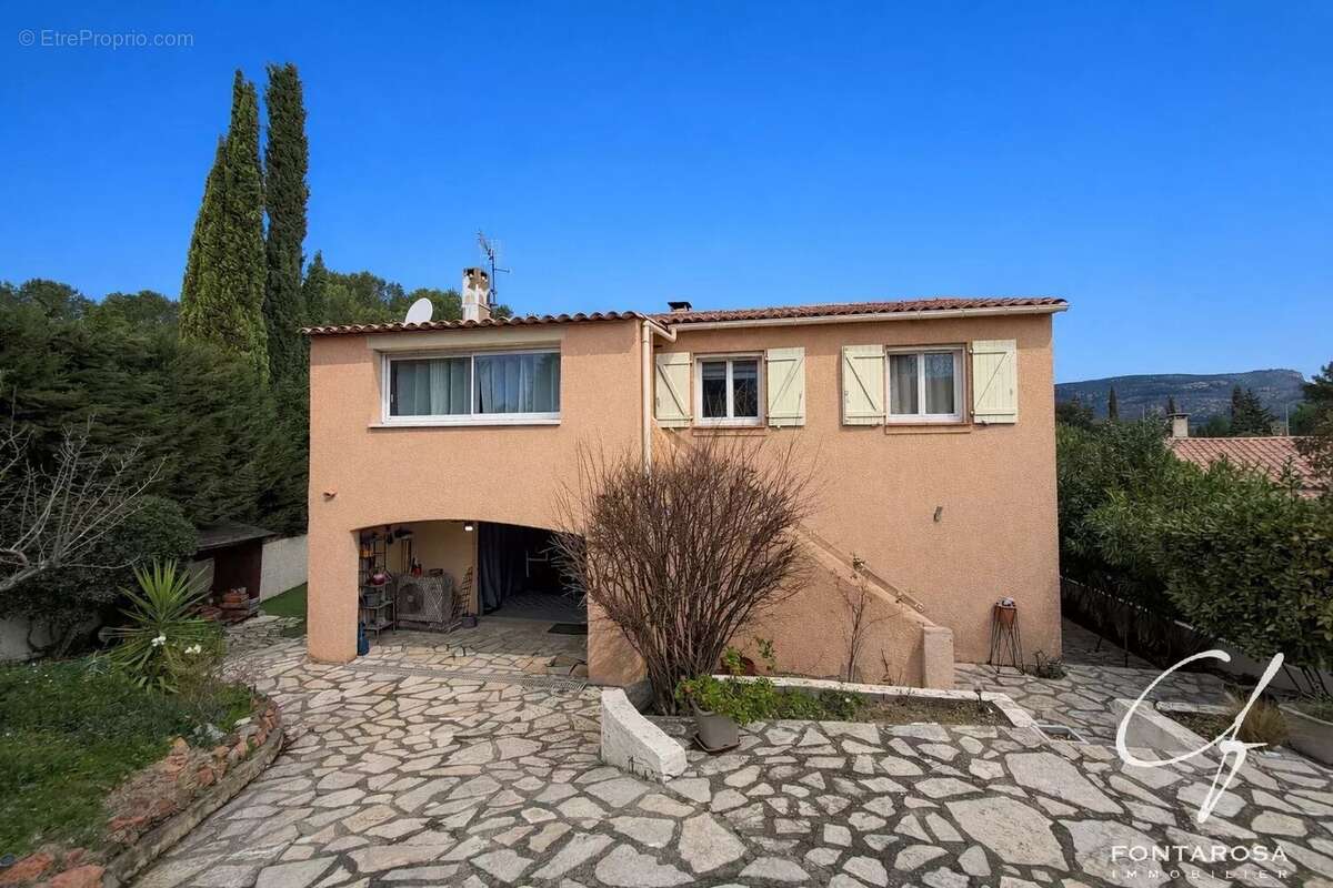 Maison à ROQUEBRUNE-SUR-ARGENS