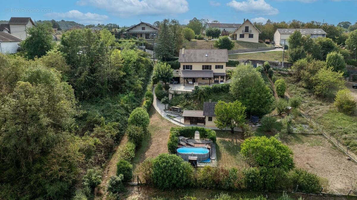 Maison à BOUVESSE-QUIRIEU