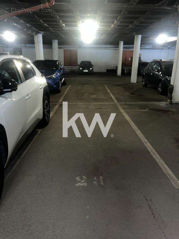 Parking à SAINT-CYR-L&#039;ECOLE