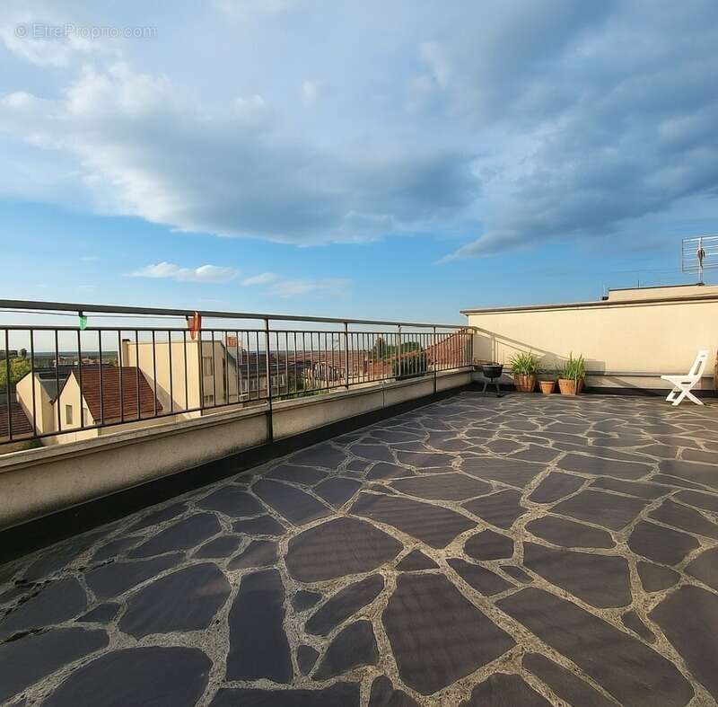 Rare : Grand 2‑pièces avec terrasse exceptionnelle  de 42 m², situé à Romainville dans un quartier pavillonnaire - photo 2
