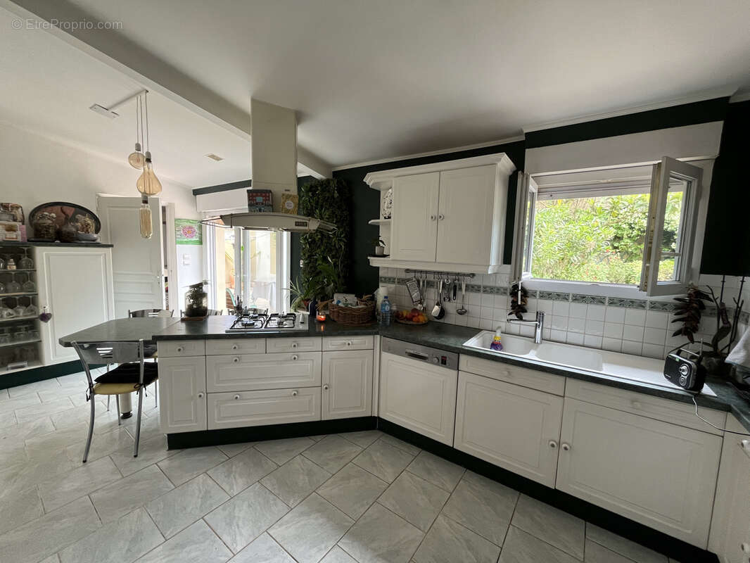 Maison de 153m2 avec extérieur et garage basse ville d'Auch - photo 4
