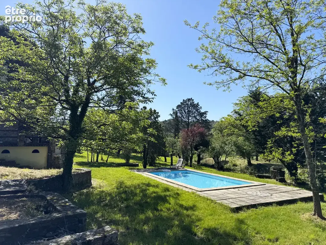 Au milieu d’un terrain arboré de 4350 m2, une maison de 107 m2 habitables - photo 3