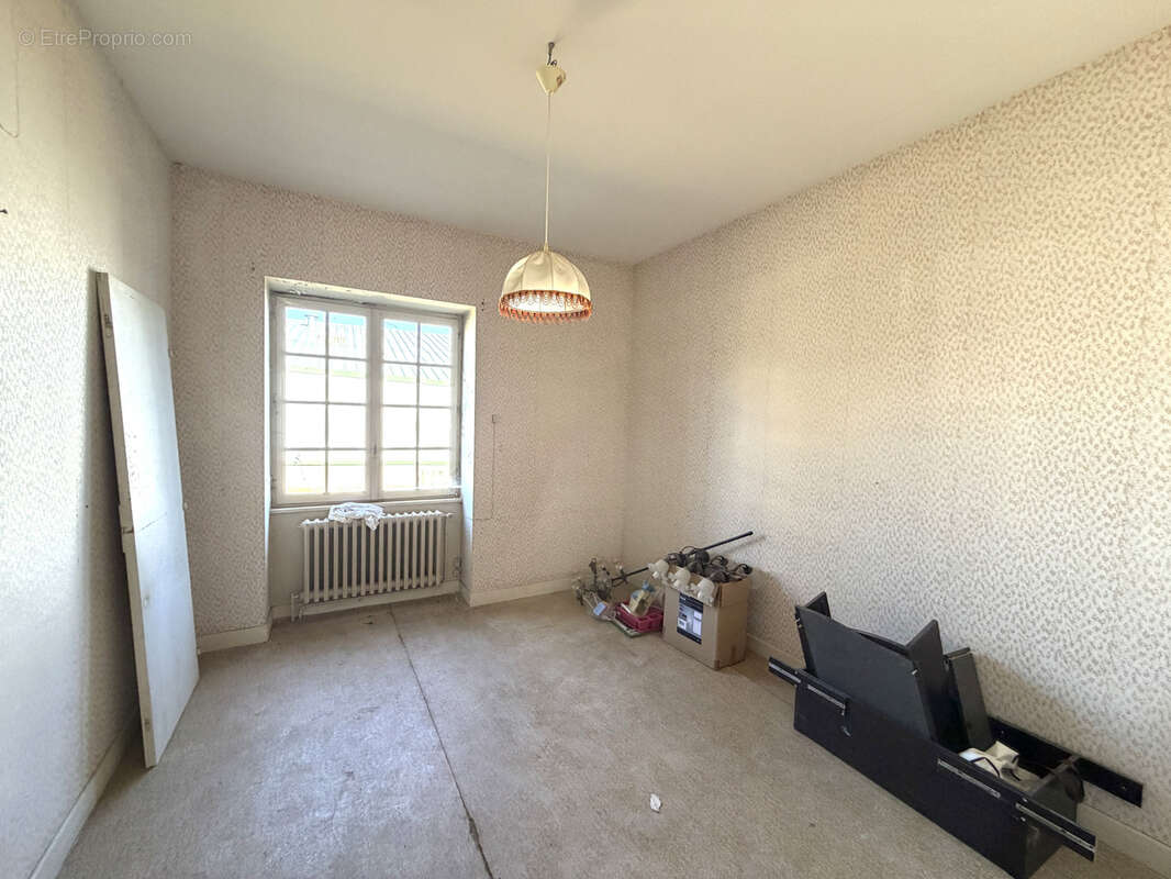 Marcenat   Jolie maison de plain-pied de 138 m2 sur un terrain de 2 272 m2 - photo 9