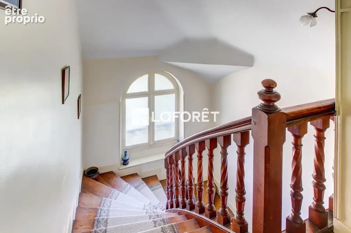 Maison bourgeoise du XIXe siècle de 300m2 quartier St Charles - photo 8