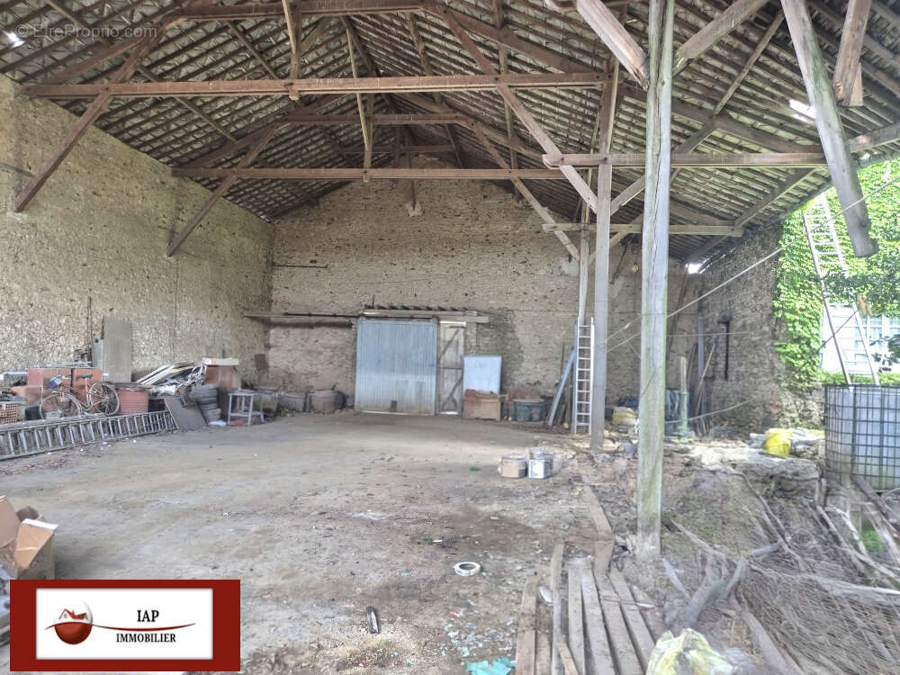Maison ancienne de caractère avec dépendances - photo 16