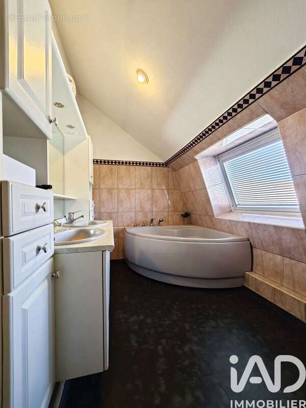Maison 225 m² à Crochte  - photo 8