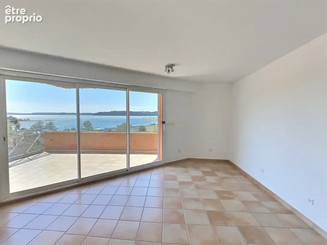 Appartement 82 m² à Saint-Chamas  - photo 4