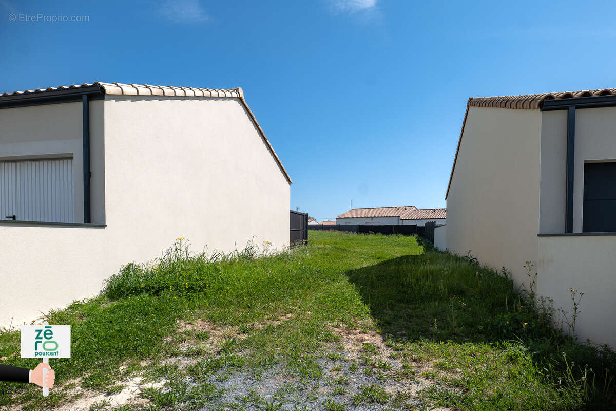 Terrain à ANGLES