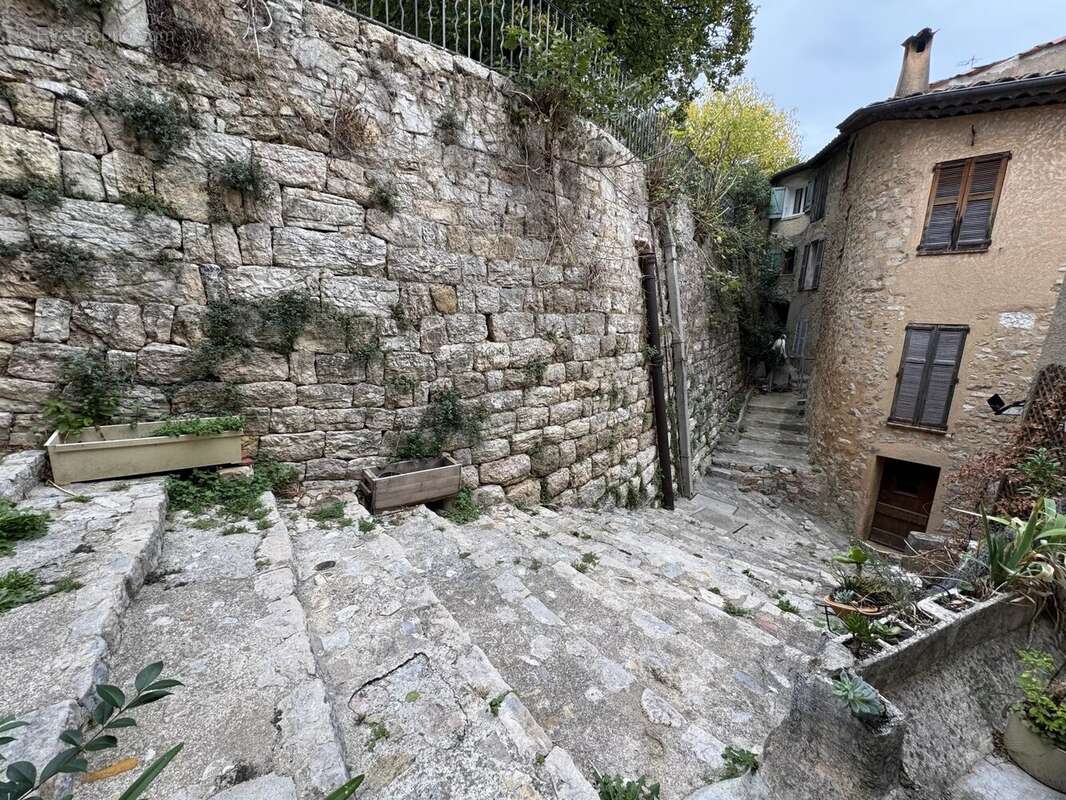 Appartement à LE BAR-SUR-LOUP