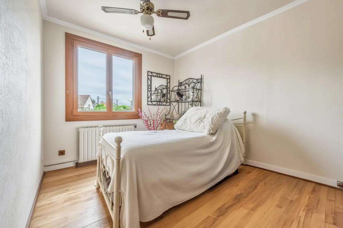 Maison de 5 pièces de 80 m² à Sainte-Geneviève-des-Bois - photo 5