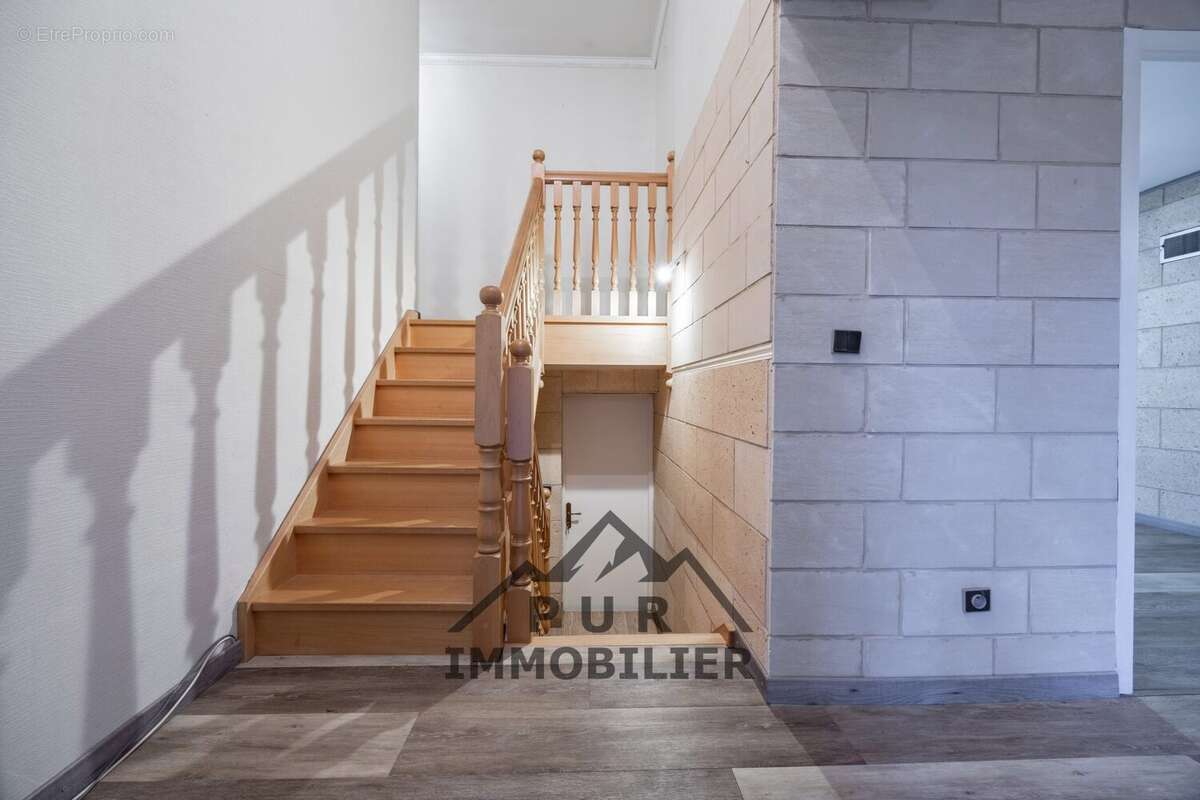 Entrée maison - Maison à MESSERY