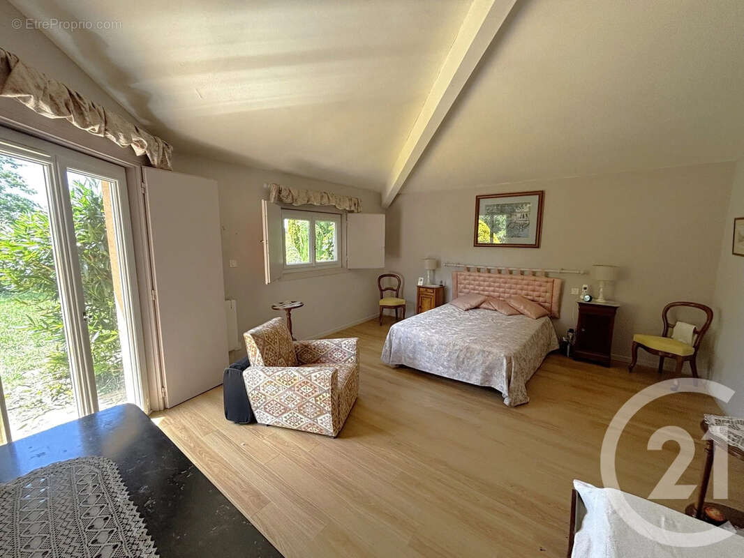 Maison 170 m² à Vigoulet-Auzil  - photo 17