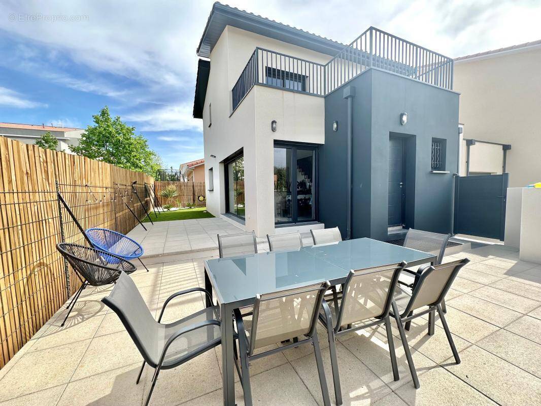 Maison à SAINT-BRES