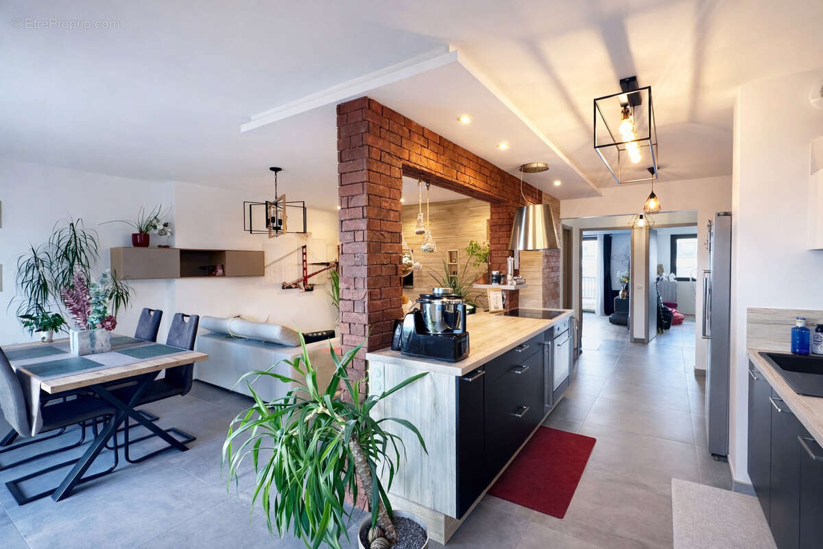 Appartement à LA ROCHE-SUR-FORON