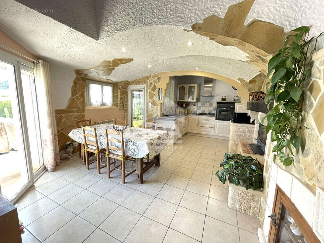 Maison à PEYRUIS
