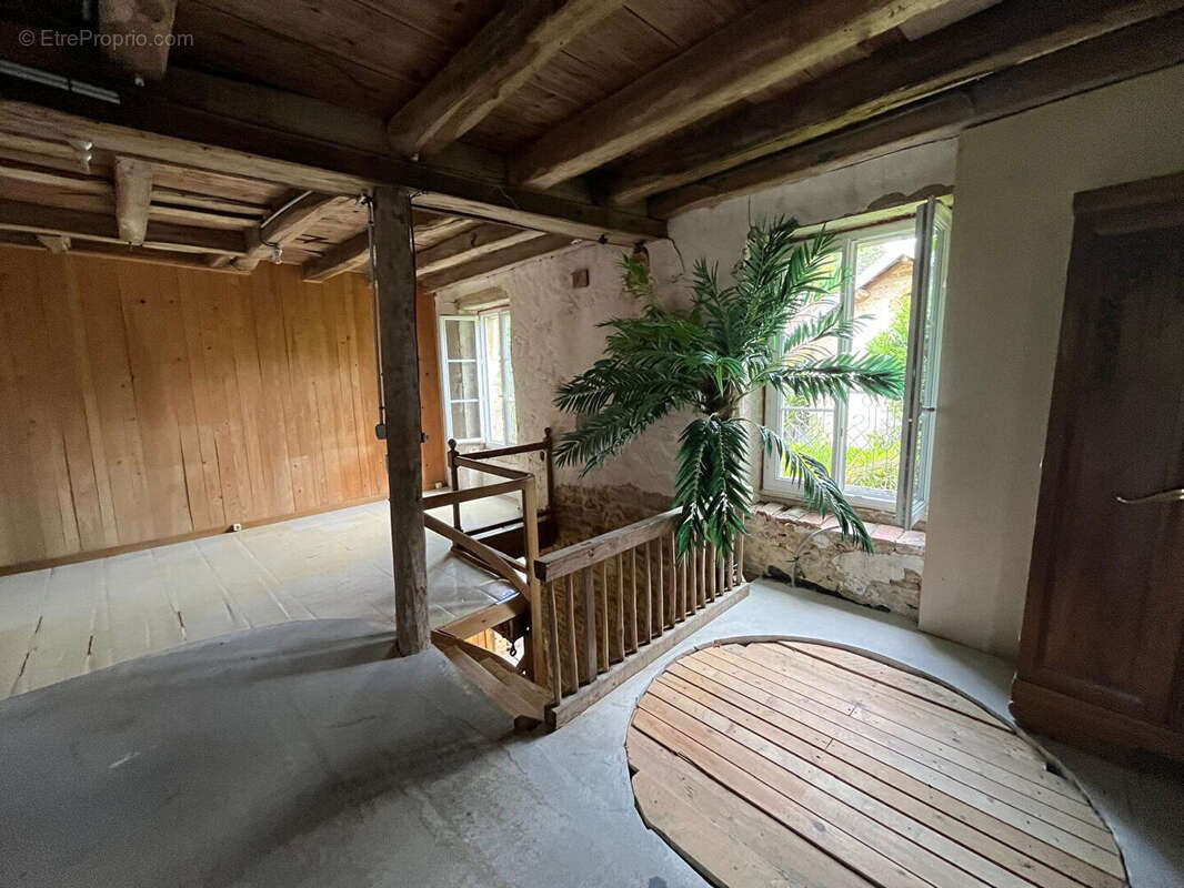 Moulin du 18ème siècle à Gizia, 10 pièces,  300m2, terrain 1Ha - photo 5
