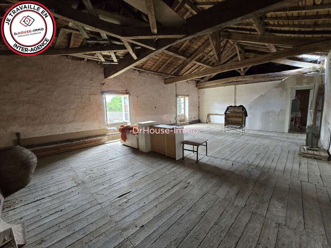 Maison 175 m² à Exoudun  - photo 4
