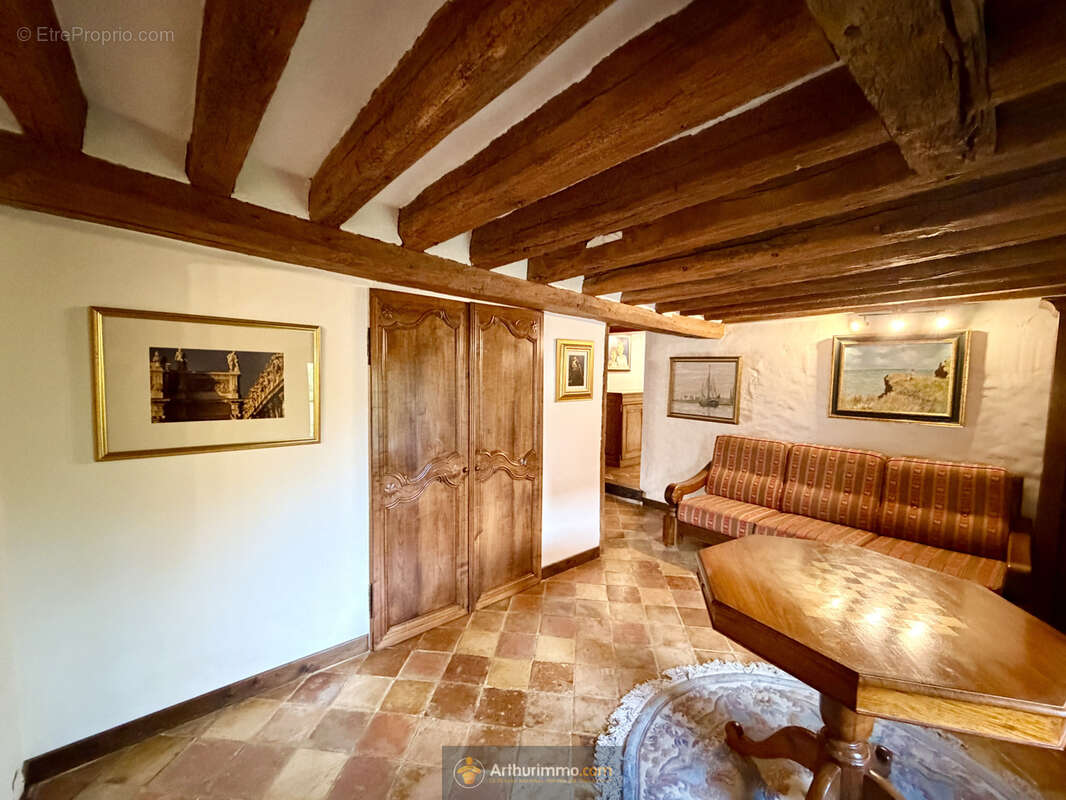Maison à CRECY-LA-CHAPELLE