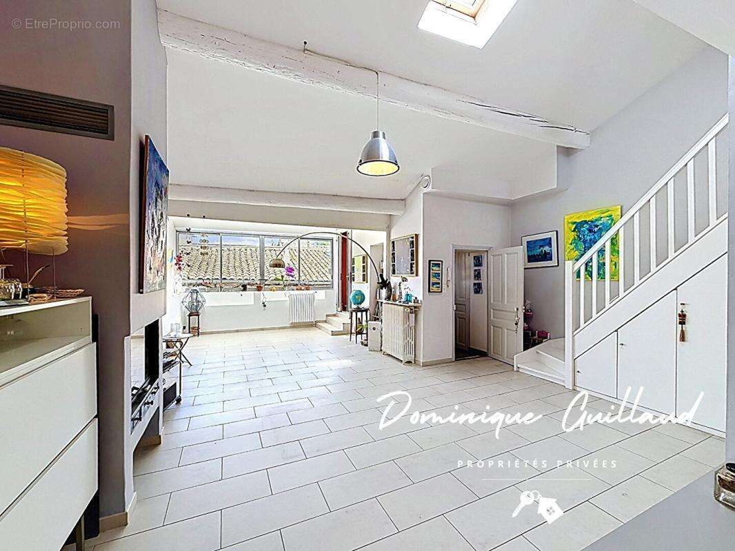 Nîmes Arènes -Duplex 5 piècès 173 m2 avec terrasse et loggia de 50m2 - photo 4