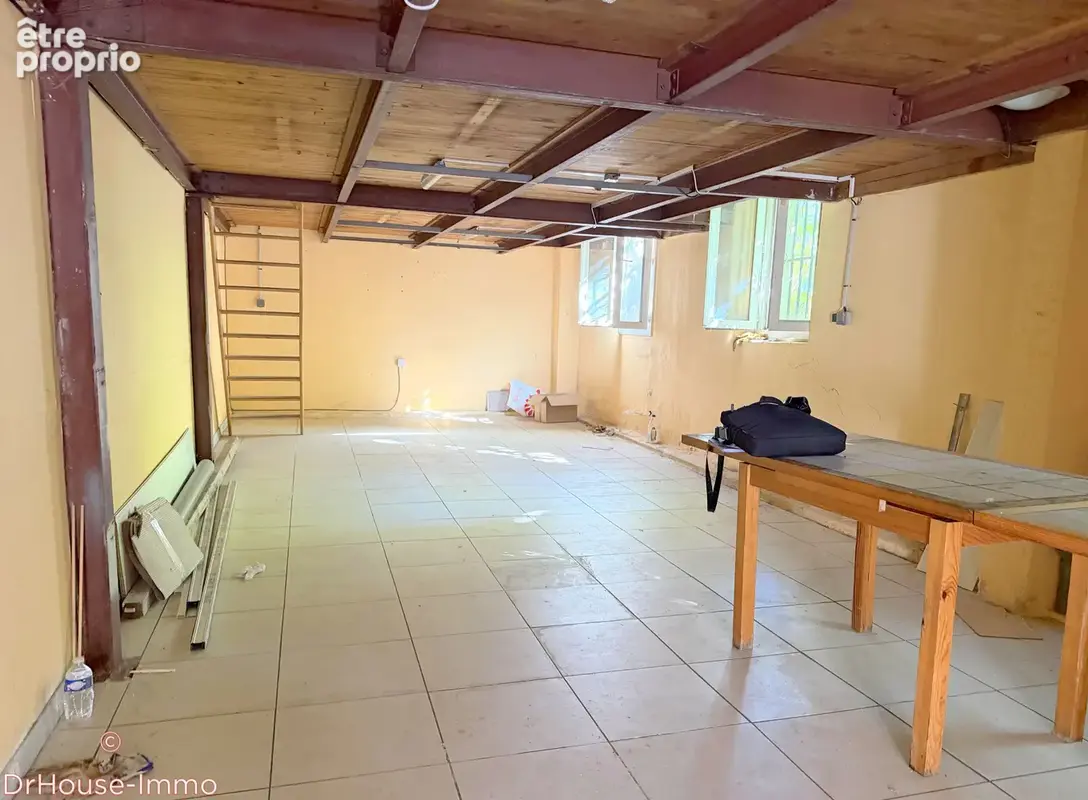 Commerce 200 m² à Marseille-15e  - photo 5